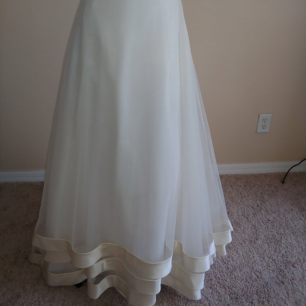 NEW Gorgeous Original Wedding Dress by Liancarlo Style #4837 - Picture 2 of 6